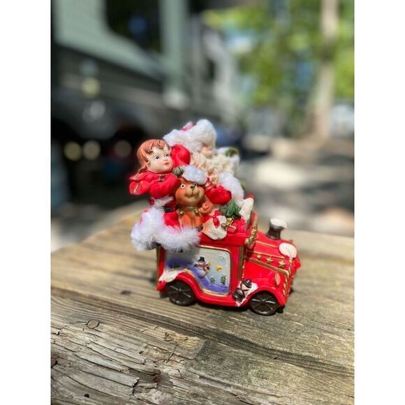 Santa Claus his helpers toys in a car￼ - Picture 5 of 16